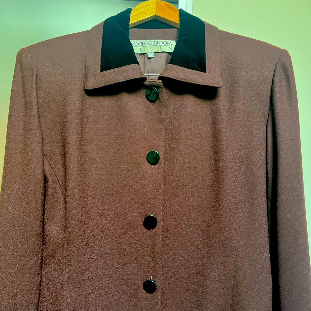 Lower price ! Dressy wool and velvet skirt suit in excellent condition.size 14.